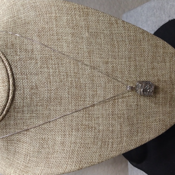 925 Necklace & Box Medallion
